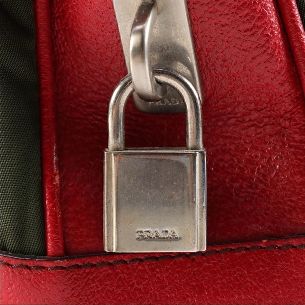Auth Prada red leather and green nylon hand bag - Picture 8 of 16